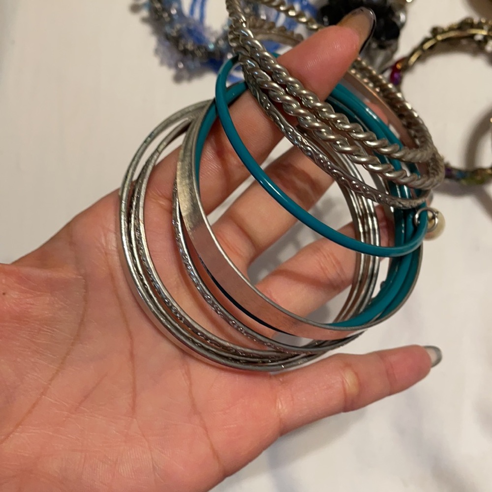 Various bangles and bracelets - Picture 3 of 5